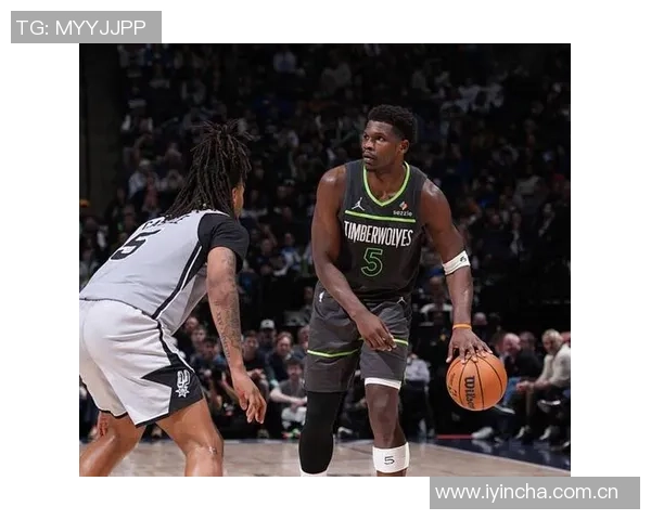 爱德华兹上半场表现亮眼13投7中斩获16分助球队争胜