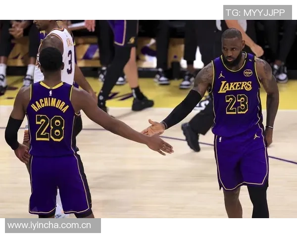 詹姆斯受伤引发的连锁反应东契奇MVP机会增大布朗尼或迎来上场时机 詹姆斯受伤引发的连锁反应东契奇MVP机会增大布朗尼或迎来上场时机